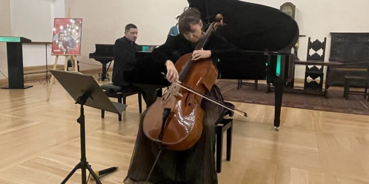 Wiolonczela i fortepian rozbrzmiewały w sandomierskim zamku - Radio Kielce Wiolonczela i fortepian rozbrzmiewały w sandomierskim zamku