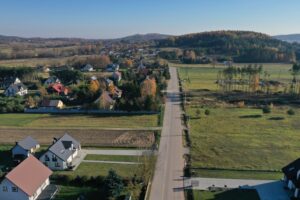 Nowa droga obwodnicą podkieleckiej wsi? Otwarcie jeszcze w tym roku - Radio Kielce 07.11.2025. Gmina Chęciny. Tzw. obwodnica Polichna / Fot. Jarosław Kubalski - Radio Kielce