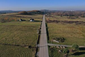 Nowa droga obwodnicą podkieleckiej wsi? Otwarcie jeszcze w tym roku - Radio Kielce 07.11.2025. Gmina Chęciny. Tzw. obwodnica Polichna / Fot. Jarosław Kubalski - Radio Kielce