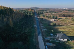 Nowa droga obwodnicą podkieleckiej wsi? Otwarcie jeszcze w tym roku - Radio Kielce 07.11.2025. Gmina Chęciny. Tzw. obwodnica Polichna / Fot. Jarosław Kubalski - Radio Kielce