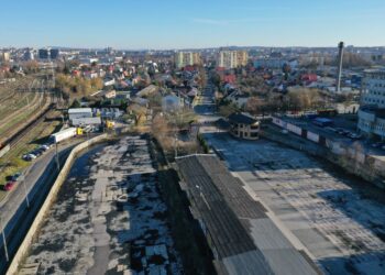 Kolejny krok do budowy bazy dla miejskich elektryków - Radio Kielce 20.11.2025. Kielce. Ul. Kolberga. Teren pod budowę bazy dla autobusów elektrycznych / Fot. Jarosław Kubalski - Radio Kielce