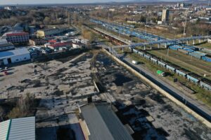 Kolejny krok do budowy bazy dla miejskich elektryków - Radio Kielce 20.11.2025. Kielce. Ul. Kolberga. Teren pod budowę bazy dla autobusów elektrycznych / Fot. Jarosław Kubalski - Radio Kielce