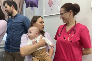 Wcześniaki urodzone w Szpitalu Kieleckim świętowały swój dzień - Radio Kielce 17.11.2025. Kielce. Światowy Dzień Wcześniaka w Szpitalu Kieleckim / Fot. Iwona Murawska-Bujnowicz - Radio Kielce