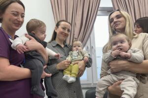 Wcześniaki urodzone w Szpitalu Kieleckim świętowały swój dzień - Radio Kielce 17.11.2025. Kielce. Światowy Dzień Wcześniaka w Szpitalu Kieleckim / Fot. Iwona Murawska-Bujnowicz - Radio Kielce