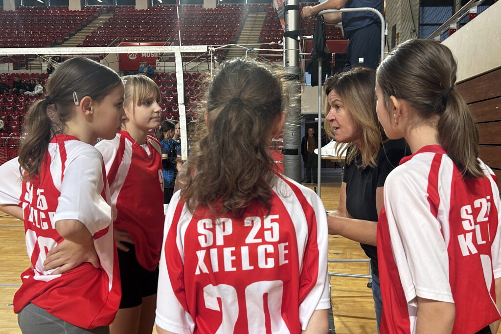 Zawodnicy z całej Polski walczyli na Volley Stars Cup 2025 w Ostrowcu Św. - Radio Kielce