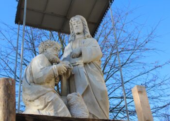 Apostoł odzyskał głowę. Ale resztę trzeba naprawić