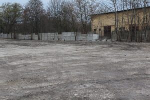 Pińczów bez toksycznych odpadów - Radio Kielce 20.11.2025. Pińczów. Wojewoda świętokrzyski odwiedził zlikwidowane składowisko odpadów niebezpiecznych / Fot. Marta Gajda-Kruk - Radio Kielce