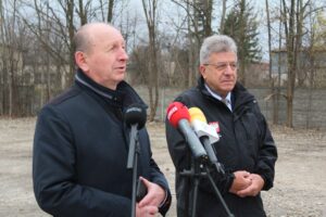 Pińczów bez toksycznych odpadów - Radio Kielce 20.11.2025. Pińczów. Wojewoda świętokrzyski odwiedził zlikwidowane składowisko odpadów niebezpiecznych / Fot. Marta Gajda-Kruk - Radio Kielce