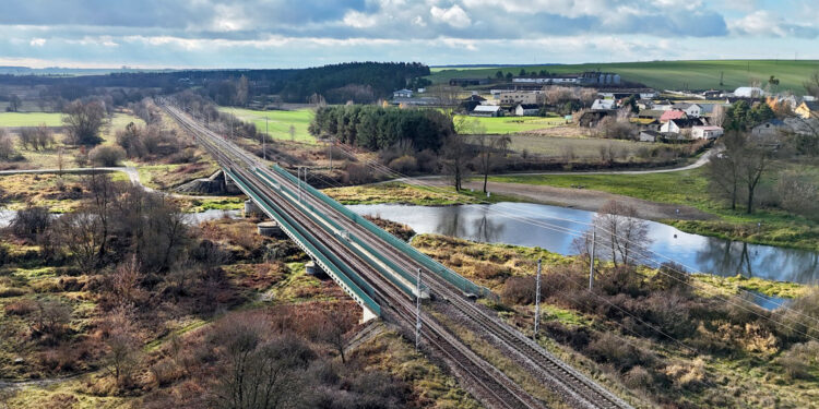 Pociągi znacząco przyspieszą. Przetarg już ogłoszony