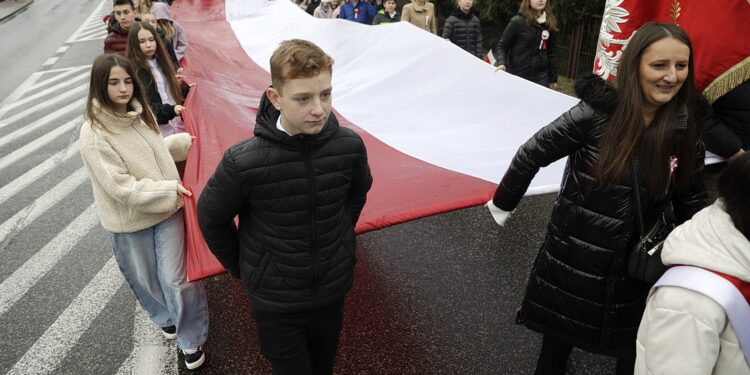 Mieszkańcy Bielin wspólnie świętowali Narodowy Dzień Niepodległości - Radio Kielce Mieszkańcy Bielin wspólnie świętowali Narodowy Dzień Niepodległości