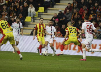 09.11.2025. Kielce. Mecz Korona Kielce - Raków Częstochowa. / Fot Jarosław Kubalski - Radio Kielce