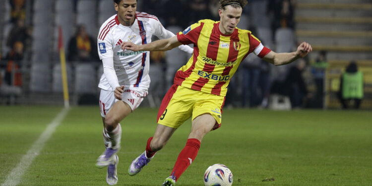 Na zdjęciu (przy piłce): Stjepan Davidović / Fot Jarosław Kubalski - Radio Kielce