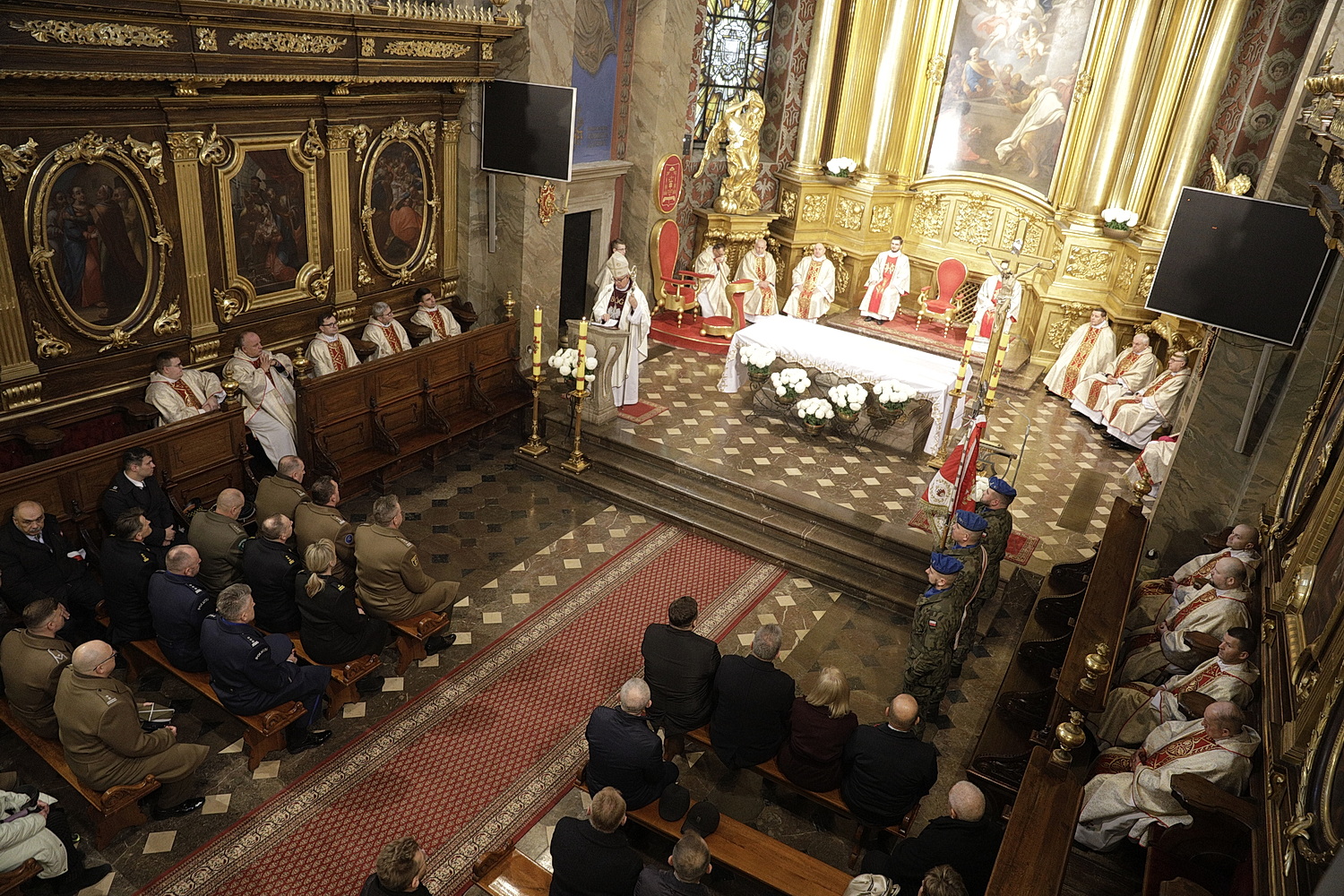 Tym co buduje i scala naród jest chrześcijańskie miłosierdzie