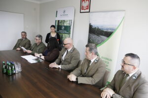 Nowe rezerwaty w Świętokrzyskiem - Radio Kielce 13.11.2025. Kielce. Regionalna Dyrekcja Ochrony Środowiska. Podpisanie zarządzeń o ustanowieniu rezerwatów przyrody / Fot. Jarosław Kubalski - Radio Kielce