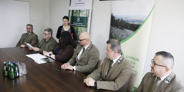 Nowe rezerwaty w Świętokrzyskiem - Radio Kielce 13.11.2025. Kielce. Regionalna Dyrekcja Ochrony Środowiska. Podpisanie zarządzeń o ustanowieniu rezerwatów przyrody / Fot. Jarosław Kubalski - Radio Kielce