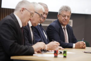 Gminy i powiaty z rządowym wsparciem na „powodziówki” - Radio Kielce 05.11.2025 Kielce. ŚUW. Podpisanie umów na dofinansowanie usuwania skutków klęsk żywiołowych / Fot. Jarosław Kubalski - Radio Kielce