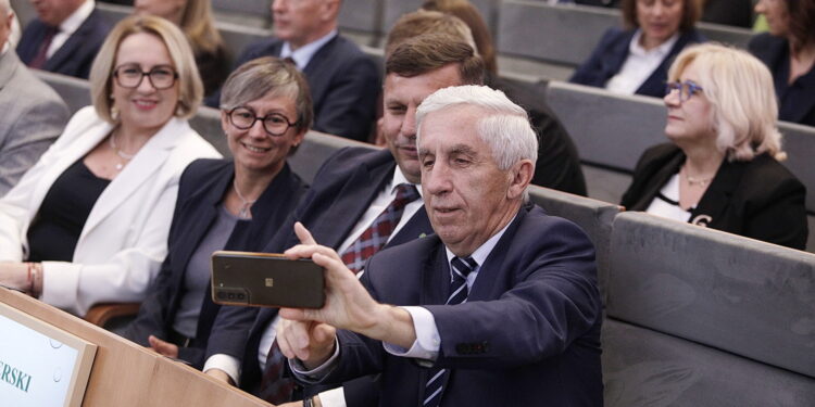 05.11.2025 Kielce. ŚUW. Podpisanie umów na dofinansowanie usuwania skutków klęsk żywiołowych / Fot. Jarosław Kubalski - Radio Kielce