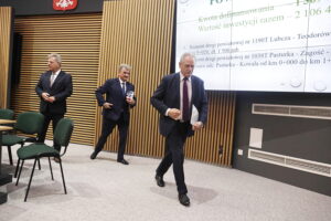 Gminy i powiaty z rządowym wsparciem na „powodziówki” - Radio Kielce 05.11.2025 Kielce. ŚUW. Podpisanie umów na dofinansowanie usuwania skutków klęsk żywiołowych / Fot. Jarosław Kubalski - Radio Kielce