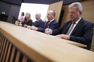 Gminy i powiaty z rządowym wsparciem na „powodziówki” - Radio Kielce Gminy i powiaty z rządowym wsparciem na „powodziówki”