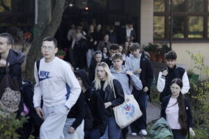 07.11.2025. Kielce. I Liceum Ogólnokształcące im. Stefana Żeromskiego. Próba ewakuacyjna / Fot. Jarosław Kubalski - Radio Kielce