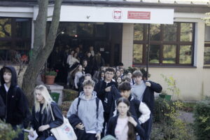 07.11.2025. Kielce. I Liceum Ogólnokształcące im. Stefana Żeromskiego. Próba ewakuacyjna / Fot. Jarosław Kubalski - Radio Kielce