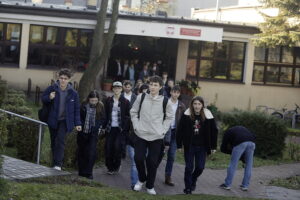 07.11.2025. Kielce. I Liceum Ogólnokształcące im. Stefana Żeromskiego. Próba ewakuacyjna / Fot. Jarosław Kubalski - Radio Kielce