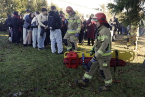 07.11.2025. Kielce. I Liceum Ogólnokształcące im. Stefana Żeromskiego. Próba ewakuacyjna / Fot. Jarosław Kubalski - Radio Kielce
