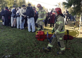 Ewakuacja kieleckiego liceum - Radio Kielce 07.11.2025. Kielce. I Liceum Ogólnokształcące im. Stefana Żeromskiego. Próba ewakuacyjna / Fot. Jarosław Kubalski - Radio Kielce