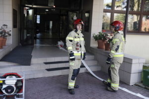 07.11.2025. Kielce. I Liceum Ogólnokształcące im. Stefana Żeromskiego. Próba ewakuacyjna / Fot. Jarosław Kubalski - Radio Kielce