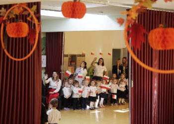 Kielce. Przedszkole Samorządowe nr 19. Ogólnopolska akcja „Szkoła do hymnu” - Radio Kielce 07.11.2025. Przedszkole Samorządowe nr 19. Ogólnopolska akcja „Szkoła do hymnu” / Fot. Jarosław Kubalski – Radio Kielce