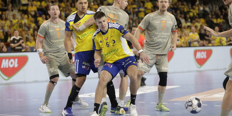 13.11.2025 Kielce. Mecz Ligi Mistrzów Industria Kielce -  Aalborg Handbold / Fot. Jarosław Kubalski - Radio Kielce