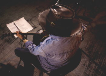 14.11.2025 Radio Kielce. Studio Gram. Koncert Macieja Jóźwika / Fot. Jarosław Kubalski - Radio Kielce