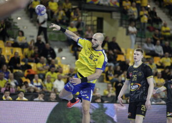 Industria rozbiła Azoty w meczu Orlen Superligi - Radio Kielce 15.11.2025 Kielce. Mecz Industria Kielce - Azoty Puławy / Fot. Jarosław Kubalski - Radio Kielce