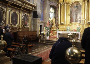 16.11.2025. Kielce. Mszą świętą w Bazylice Katedralnej rozpoczęły się w Kielcach diecezjalne obchody Światowego Dnia Ubogich / Fot. Jarosław Kubalski - Radio Kielce