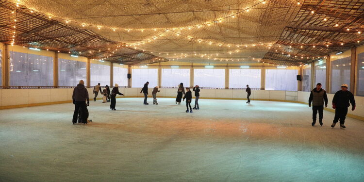 Kielce na lodzie: ruch, śmiech i dobra zabawa dla całej rodziny - Radio Kielce 16.11.2025. Kielce. Lodowisko / Fot. Jarosław Kubalski - Radio Kielce