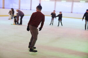 Kielce na lodzie: ruch, śmiech i dobra zabawa dla całej rodziny - Radio Kielce 16.11.2025. Kielce. Lodowisko / Fot. Jarosław Kubalski - Radio Kielce