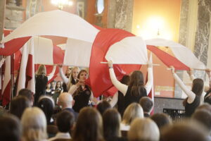 Uczniowie wyróżnieni w dyktandzie niepodległościowym - Radio Kielce