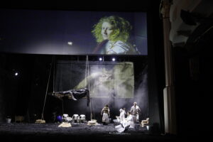 Kielce. Teatr im. Stefana Żeromskiego. Próba spektaklu "Potok. Ćwiczenia ze wspólnoty" - Radio Kielce