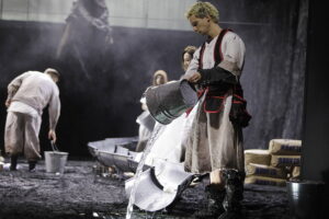 Kielce. Teatr im. Stefana Żeromskiego. Próba spektaklu "Potok. Ćwiczenia ze wspólnoty" - Radio Kielce