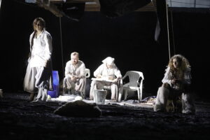 Kielce. Teatr im. Stefana Żeromskiego. Próba spektaklu "Potok. Ćwiczenia ze wspólnoty" - Radio Kielce