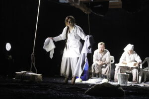 Kielce. Teatr im. Stefana Żeromskiego. Próba spektaklu "Potok. Ćwiczenia ze wspólnoty" - Radio Kielce