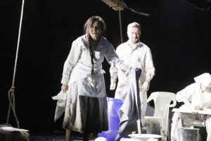 Kielce. Teatr im. Stefana Żeromskiego. Próba spektaklu "Potok. Ćwiczenia ze wspólnoty" - Radio Kielce