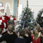 Szopki, dziadki do orzechów i choinki. Świąteczny klimat w Muzeum Zabawek i Zabawy