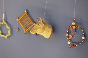 03.12.2025. Kielce. Wystawa „Święta bez choinki? Czyste kpinki...” / Fot. Wiktor Taszłow - Radio Kielce