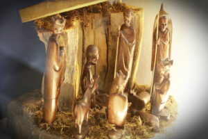 Szopki, dziadki do orzechów i choinki. Świąteczny klimat w Muzeum Zabawek i Zabawy