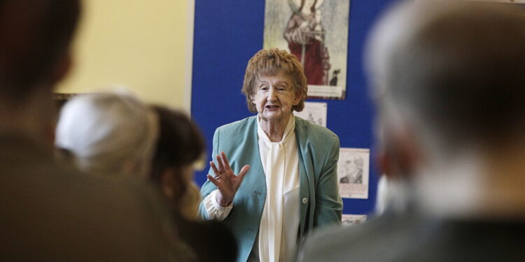 „Barbórka” nie tylko dla górników - Radio Kielce 04.12,2025 Kielce. Święto 2 Pułku Artylerii Lekkiej Legionów. Na zdjęciu Danuta Żbikowska / Fot. Jarosław Kubalski - Radio Kielce