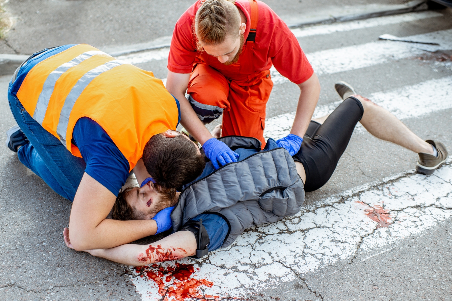 Obowiązek udzielenia pierwszej pomocy / źródło: canva.com