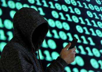 Siedem osób z zarzutami za kilkaset fałszywych alarmów bombowych - Radio Kielce Siedem osób z zarzutami za kilkaset fałszywych alarmów bombowych