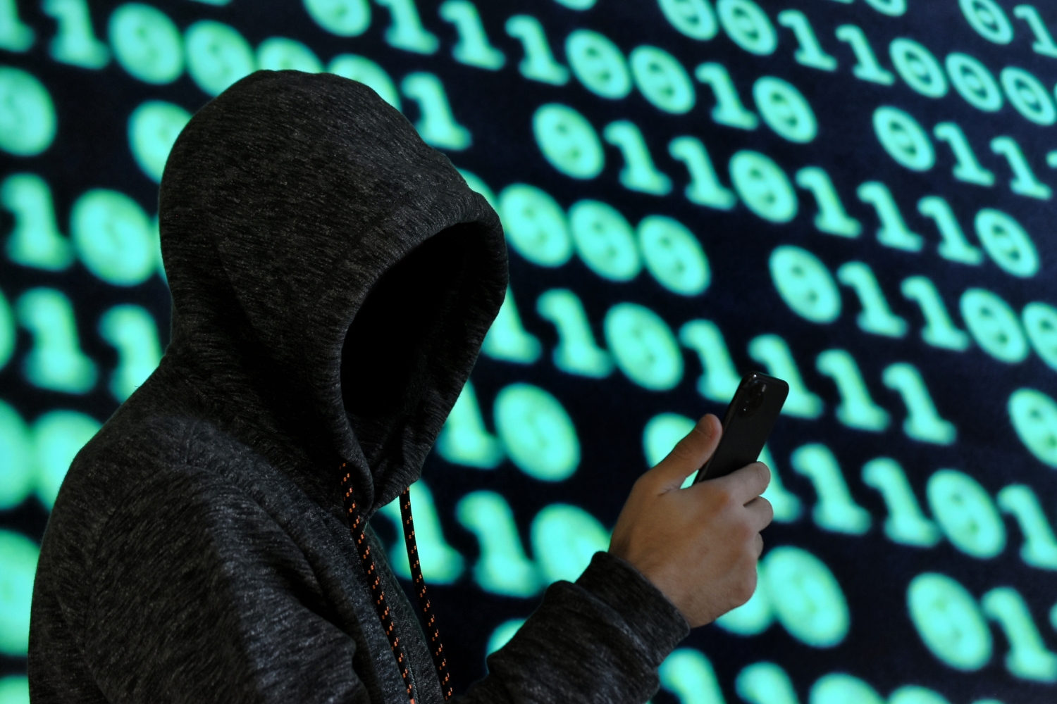 Siedem osób z zarzutami za kilkaset fałszywych alarmów bombowych