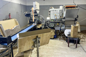 Funkcjonariusze Krajowej Administracji Skarbowej i Straży Granicznej zlikwidowali nielegalną fabrykę papierosów / Fot. Warmińsko-Mazurski Oddział Straży Granicznej